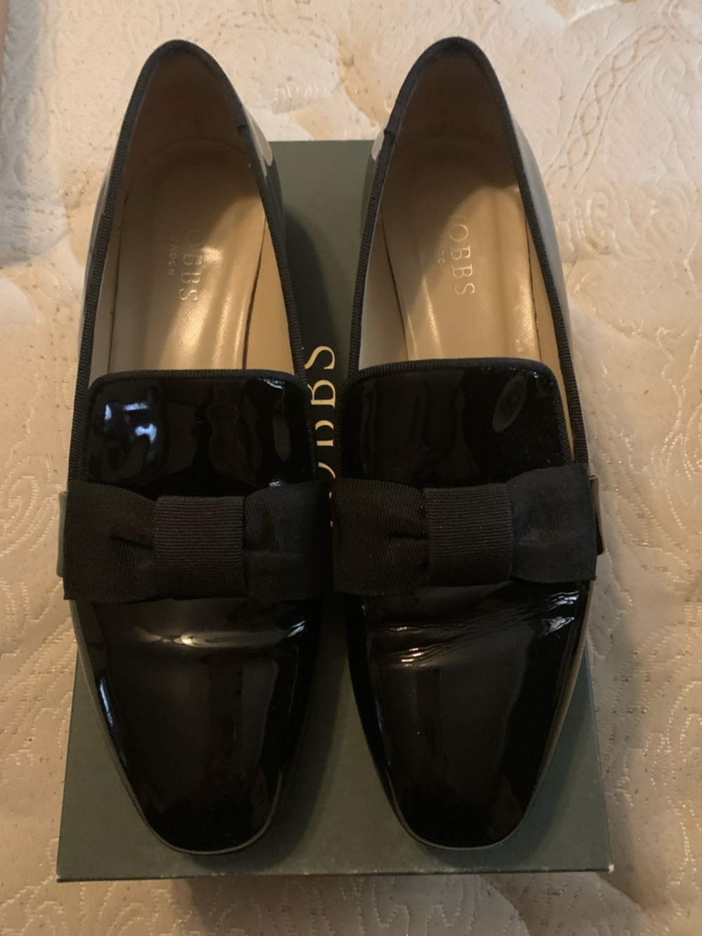 Beautiful Hobbs Shoes Womens size 8 Rene Bow Flats Black Patent Leather Preppy